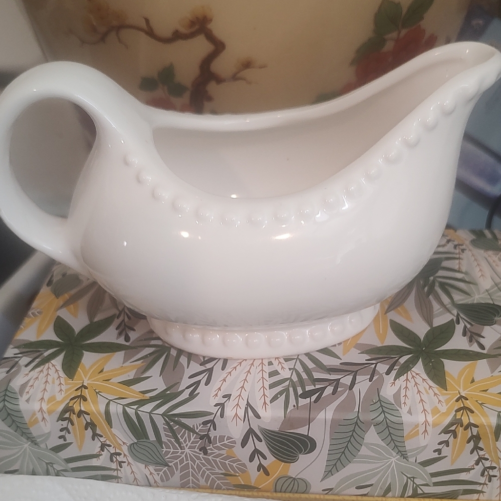 Tabletops Gallery Elegant White Gravy Boat Ln